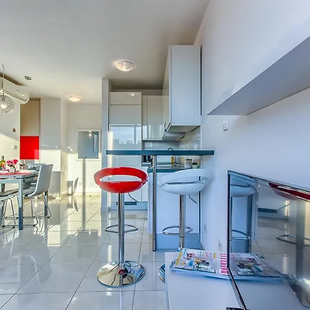 Sunny Vesna Apartment Split