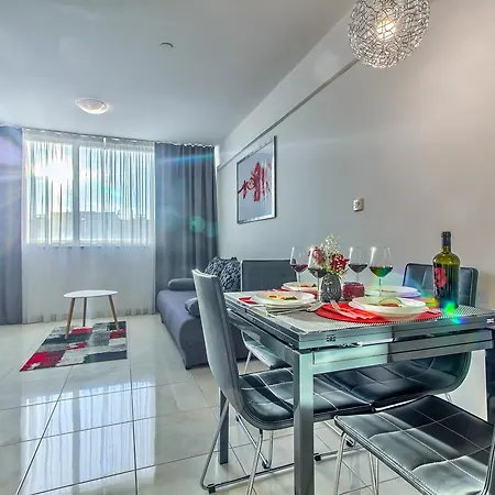 Sunny Vesna Apartment