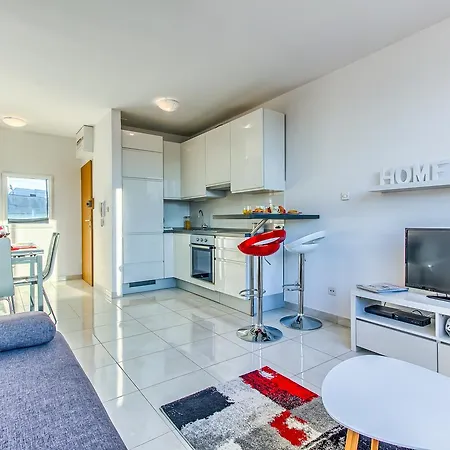 Sunny Vesna Apartment Split