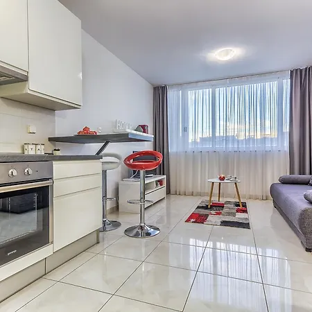 Sunny Vesna Apartment Split